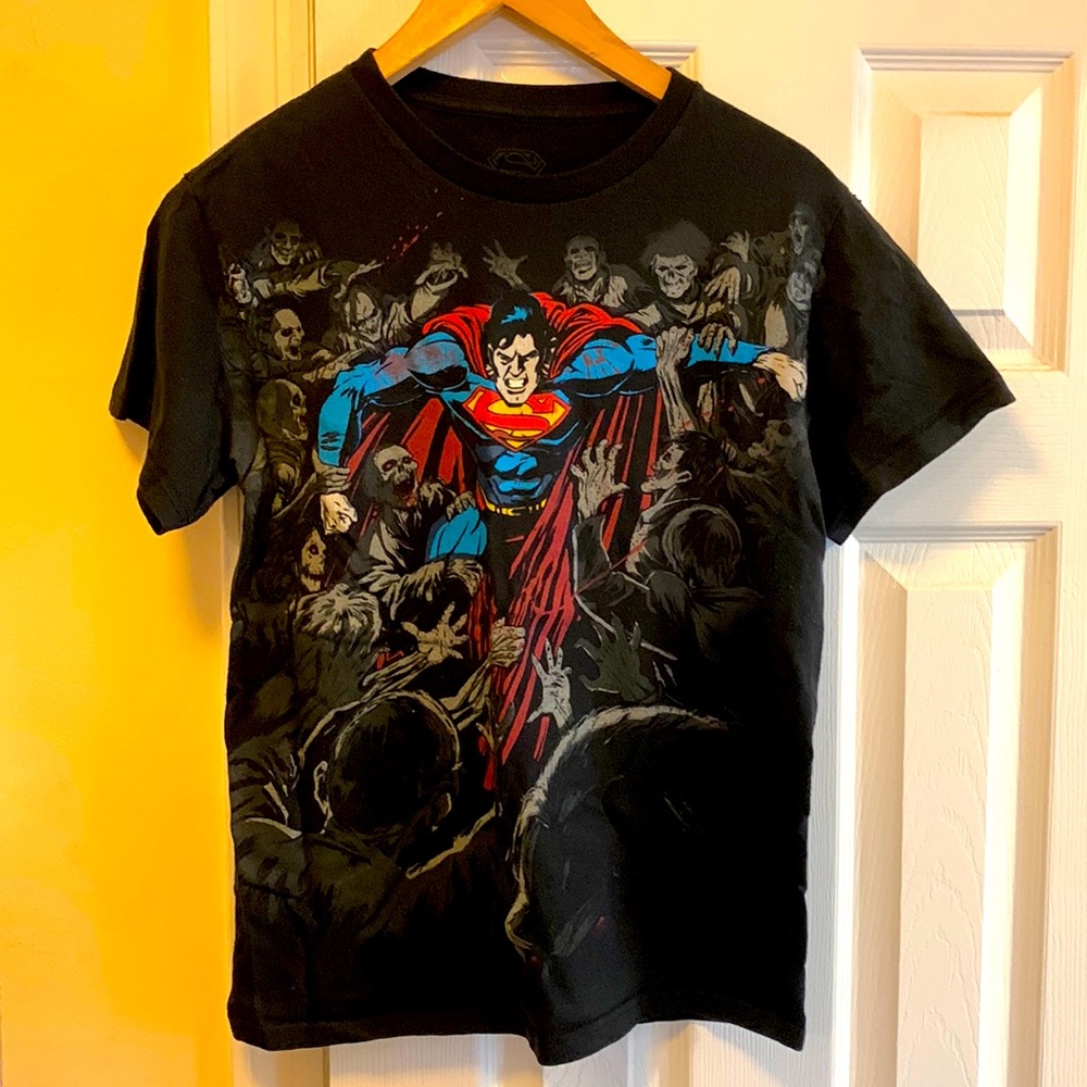 Superman Fighting Zombies T-Shirt Size Small Color Black DC Comics Merch